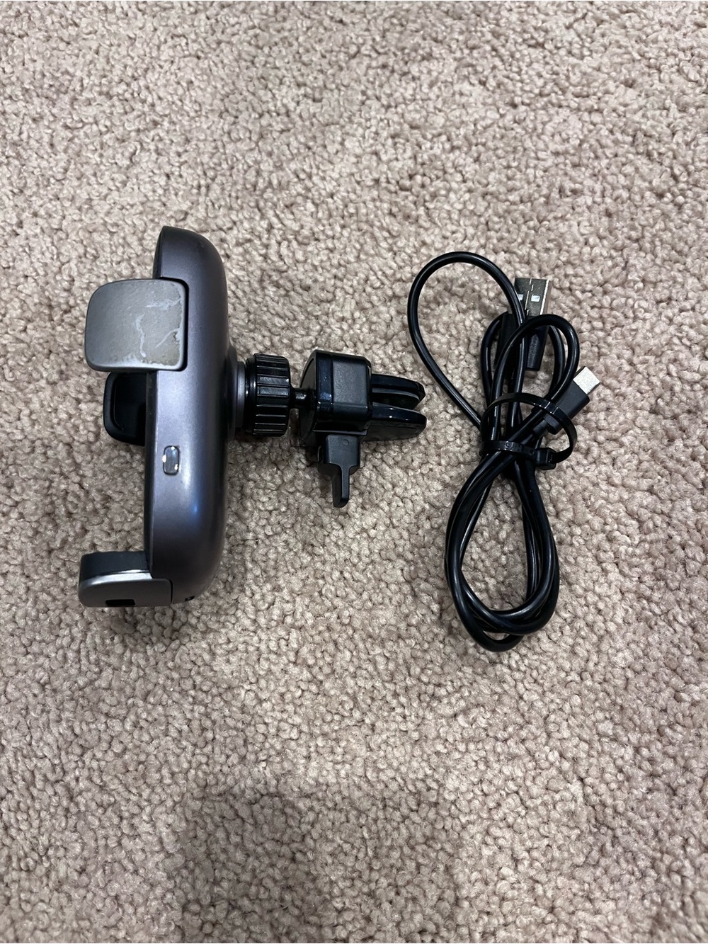 Car Vent Smartphone Mount with USB Charging Cable - Black/Gray
